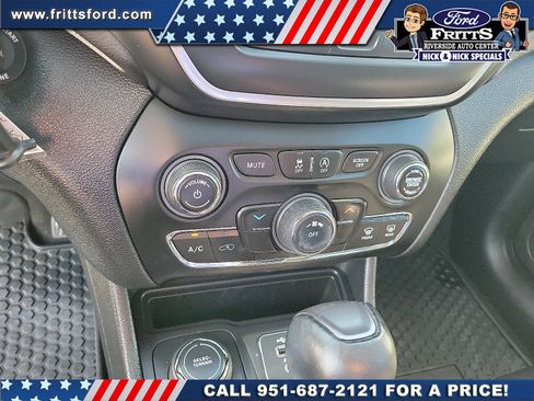 Used 2022 Jeep Cherokee Latitude w/ Sun & Sound Group image 9