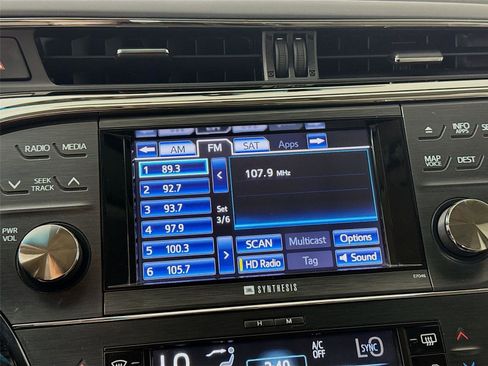 Used 2013 Toyota Avalon Limited w/ Technology Pkg FWD image 7