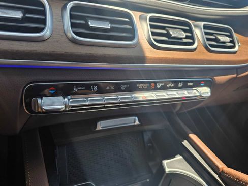 Certified 2026 Mercedes-Benz GLS 450 4MATIC image 32