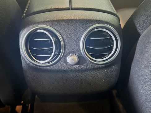 Used 2015 Mercedes-Benz C 300 Sedan image 28