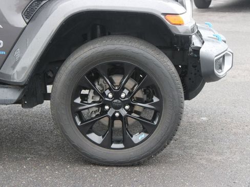 Used 2023 Jeep Wrangler Unlimited Sahara w/ Cold Weather Group AWD/4WD image 12