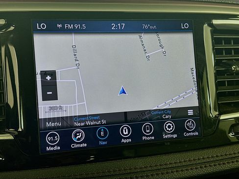 Used 2020 Chrysler Pacifica Limited w/ Advanced Safetytec Group FWD image 22