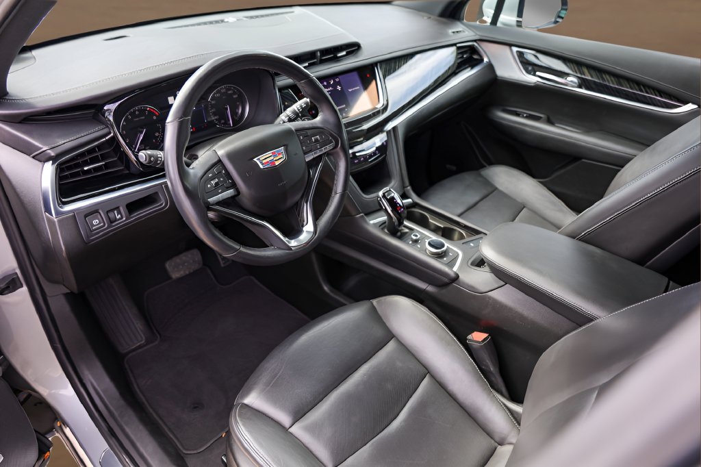 Certified 2025 Cadillac XT6 Premium Luxury FWD image 10