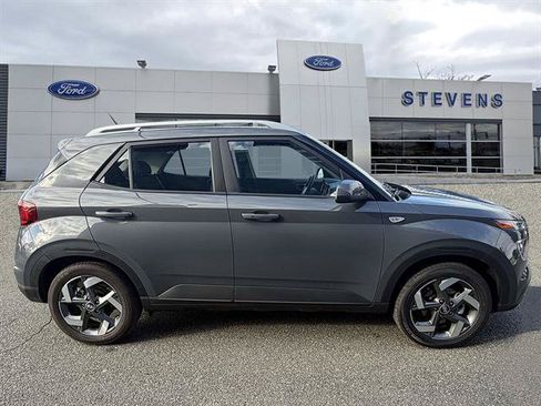 Used 2026 Hyundai Venue SEL FWD image 4