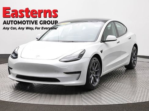 Used 2023 Tesla Model 3 Standard Range image 1