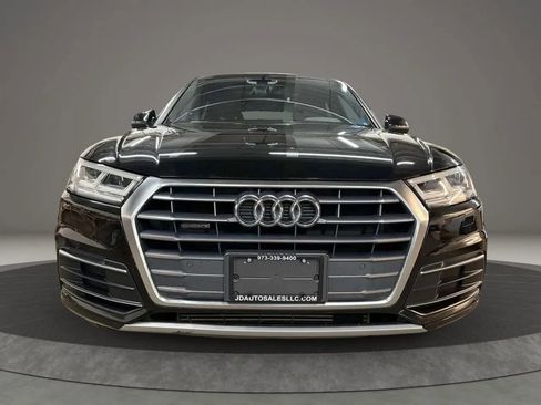 Used 2018 Audi Q5 2.0T Premium Plus w/ Premium Plus Package AWD/4WD image 3