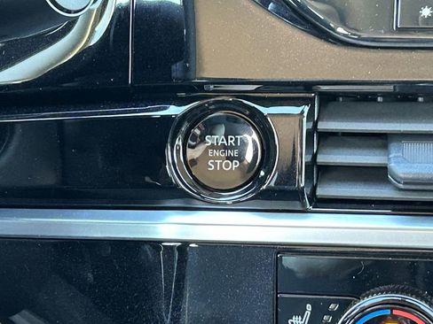 New 2025 Nissan Pathfinder SL image 16