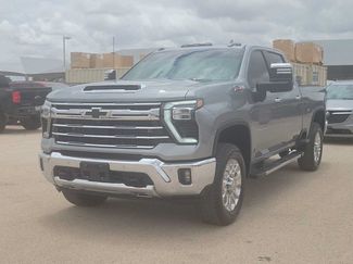 Used 2025 Chevrolet Silverado 2500 LTZ w/ LTZ Convenience Package AWD/4WD video 4