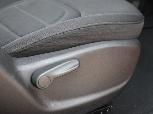 Used 2020 Jeep Renegade Latitude w/ LED Lighting Group FWD image 29