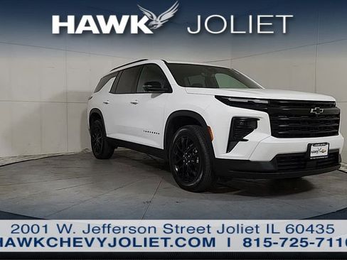 Used 2026 Chevrolet Traverse LT w/ Midnight/Sport Edition FWD image 2