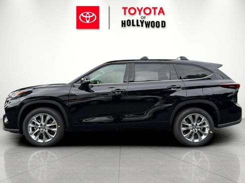 New 2025 Toyota Highlander Limited image 9