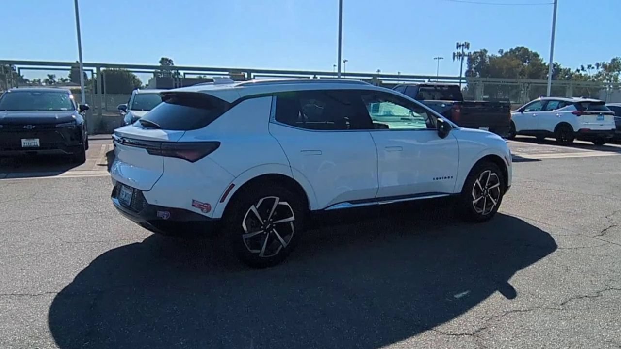 Used 2024 Chevrolet Equinox EV LT w/ LPO, Blackout Package FWD image 8