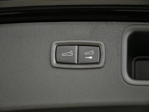Certified 2026 Porsche Macan AWD/4WD image 60