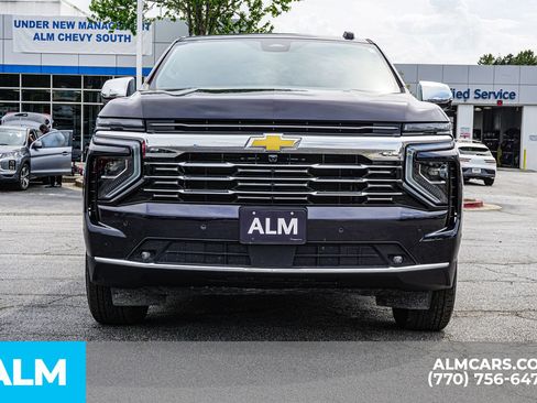 Used 2025 Chevrolet Suburban Premier AWD/4WD image 11
