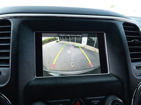 Used 2020 Jeep Grand Cherokee Laredo RWD image 17