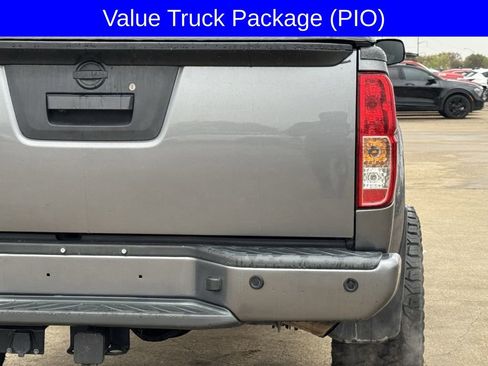 Used 2020 Nissan Frontier SV w/ Midnight Edition Floor Mats image 7