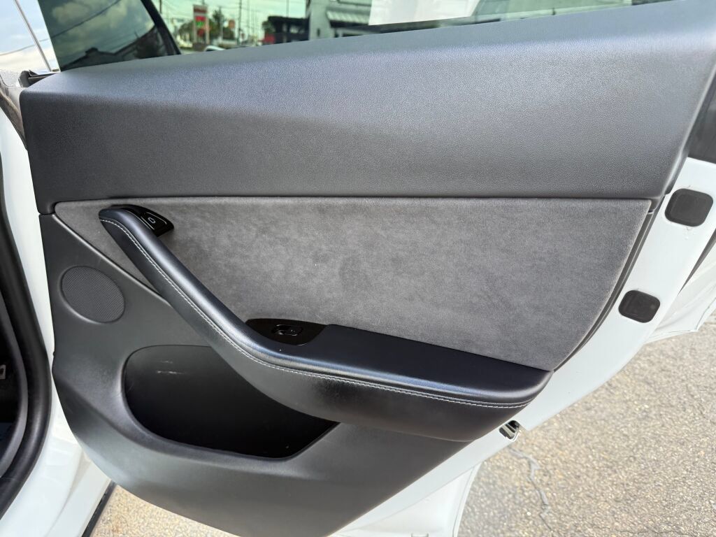 Used 2020 Tesla Model Y Long Range AWD/4WD image 22