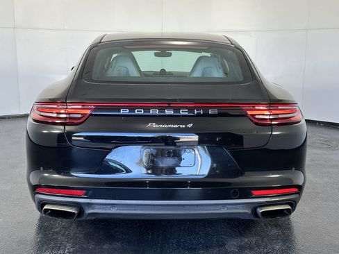 Used 2018 Porsche Panamera 4 image 10