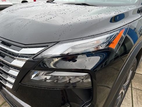 Used 2024 Nissan Rogue SL image 11