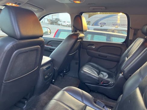 Used 2009 Chevrolet Suburban LT w/ Luxury Package image 9
