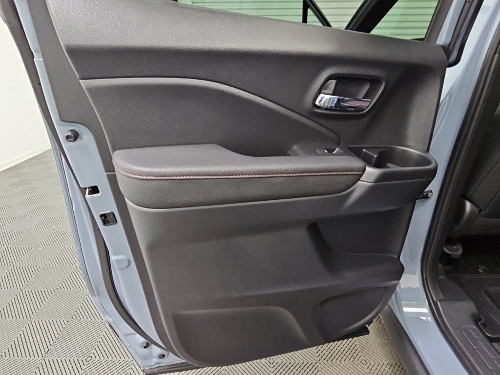 Used 2025 Honda Ridgeline Black Edition image 35