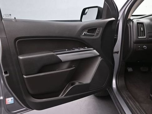 Used 2022 Chevrolet Colorado LT w/ Safety Package RWD image 16