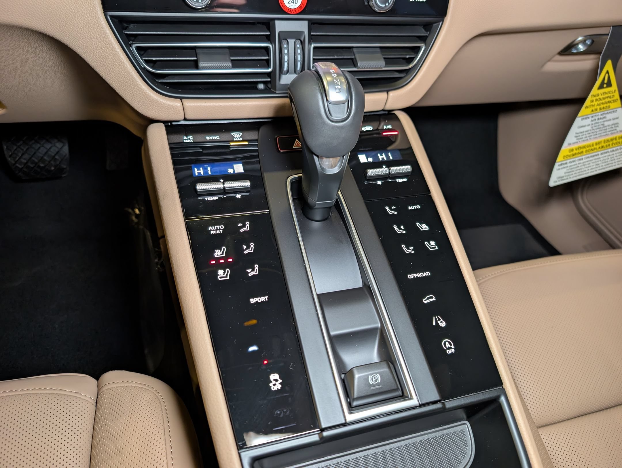Certified 2026 Porsche Macan AWD/4WD image 20