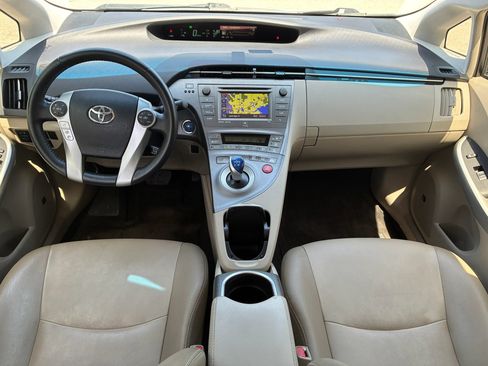 Used 2014 Toyota Prius Five FWD image 9