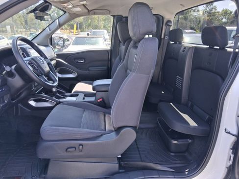 Used 2023 Nissan Frontier SV RWD image 8