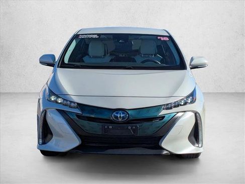 Used 2018 Toyota Prius Prime Premium image 2