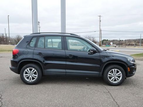 Used 2017 Volkswagen Tiguan S image 8