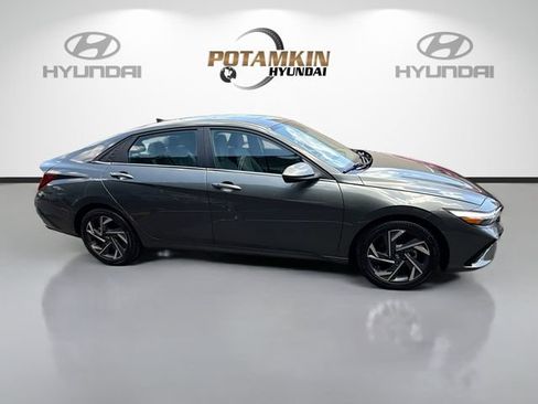 Certified 2025 Hyundai Elantra SEL FWD image 4