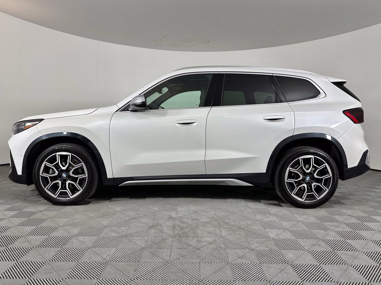 Used 2023 BMW X1 xDrive28i w/ Convenience Package AWD/4WD image 16