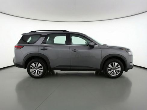 Used 2025 Nissan Pathfinder SV image 11