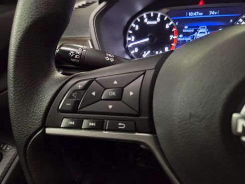 Used 2025 Nissan Altima 2.5 SV FWD image 21
