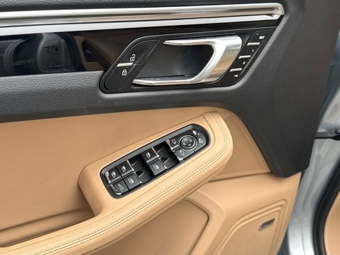 Used 2019 Porsche Macan AWD/4WD image 18