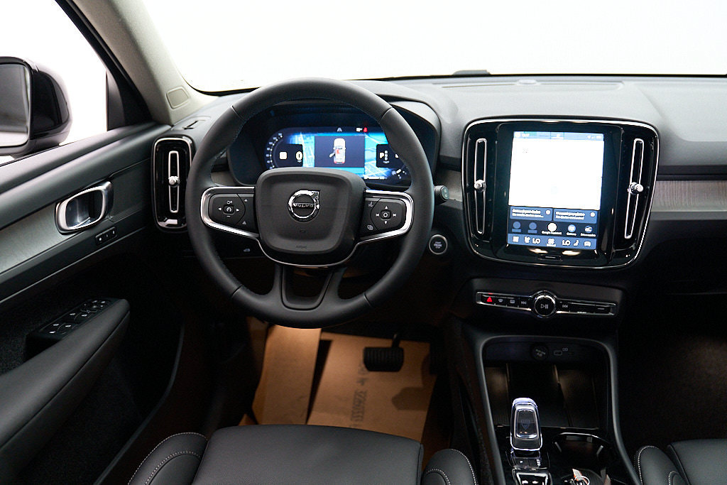 New 2026 Volvo XC40 B5 Plus w/ Climate Package AWD/4WD image 25