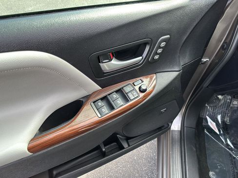 Used 2017 Toyota Sienna Limited Premium image 30