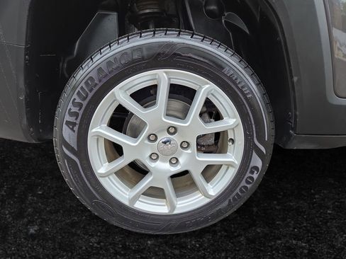 Certified 2020 Jeep Renegade Latitude w/ Cold Weather Group AWD/4WD image 24