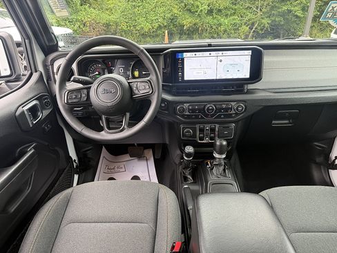 Certified 2024 Jeep Wrangler Unlimited w/ Convenience Group AWD/4WD image 12