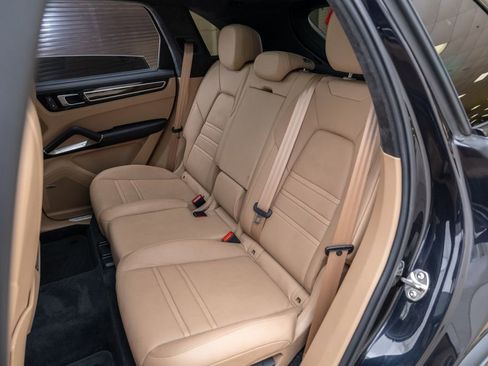 Used 2022 Porsche Cayenne Turbo image 24