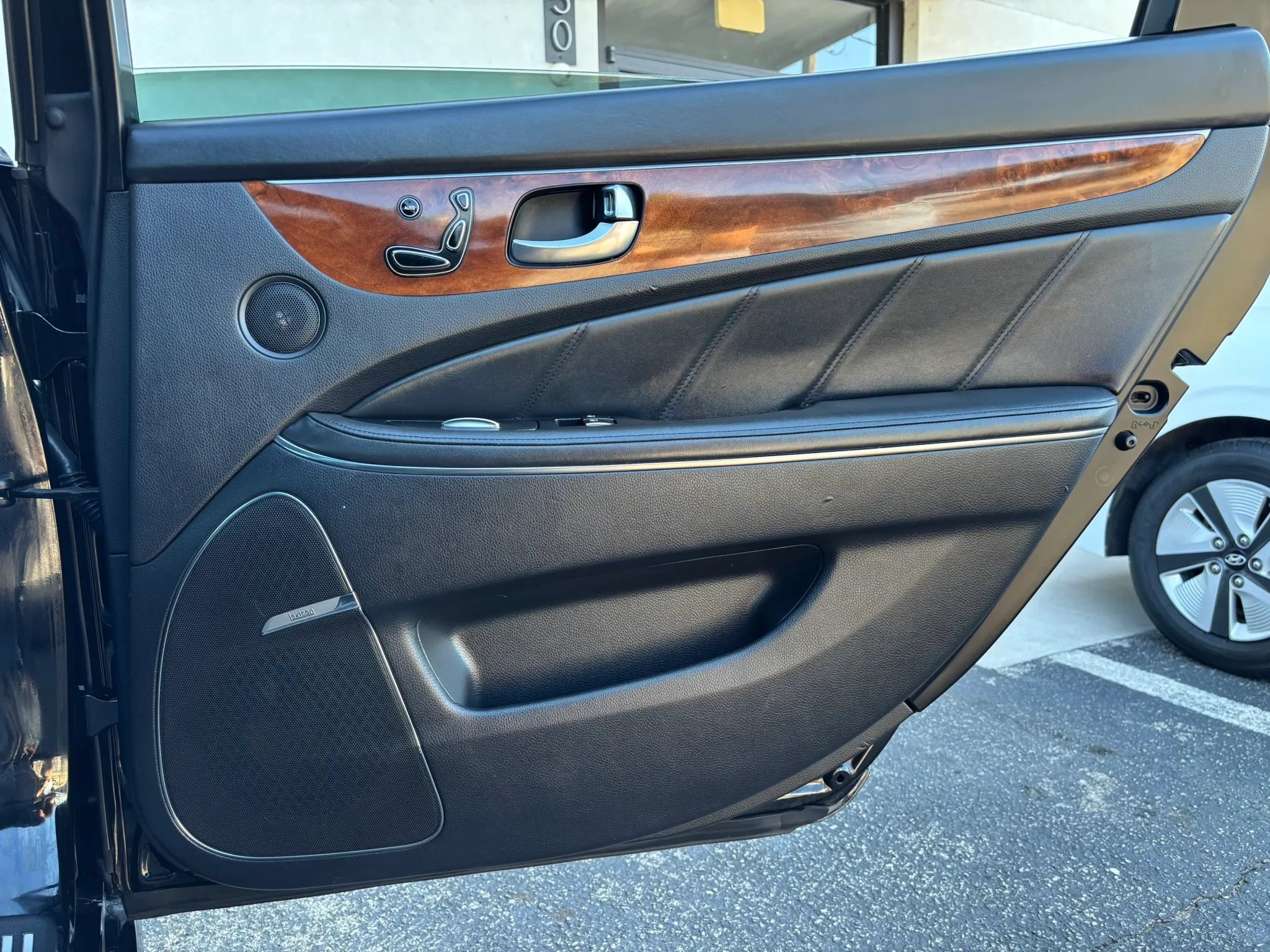 Used 2014 Hyundai Equus Signature RWD image 65