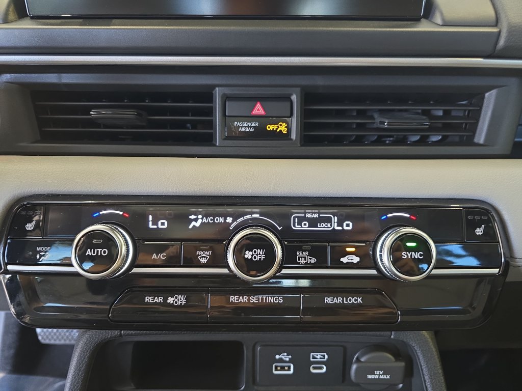 Used 2025 Honda Pilot Touring image 24