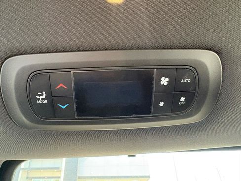 Used 2026 Chrysler Pacifica Select FWD image 40