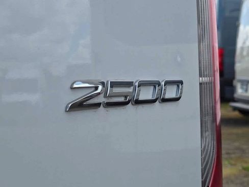Used 2025 Mercedes-Benz Sprinter 2500 image 18