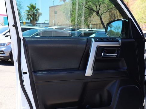 Used 2022 Toyota 4Runner SR5 AWD/4WD image 36
