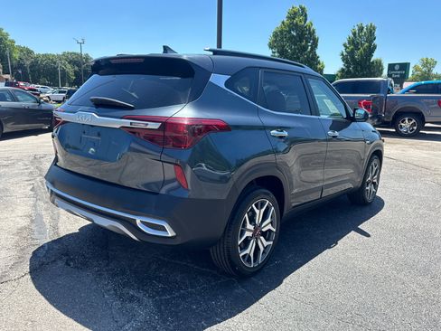Used 2022 Kia Seltos SX w/ Sunroof Package AWD/4WD image 5