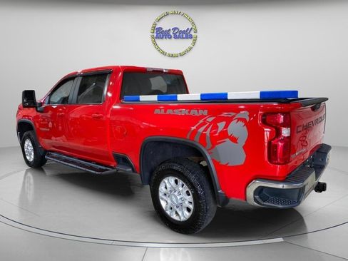 Used 2020 Chevrolet Silverado 2500 LT w/ Convenience Package AWD/4WD image 2