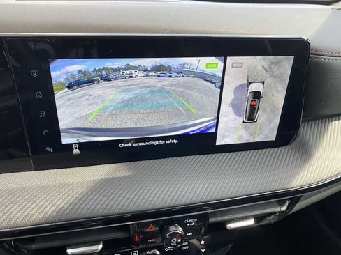 Used 2025 Nissan Kicks SR image 19