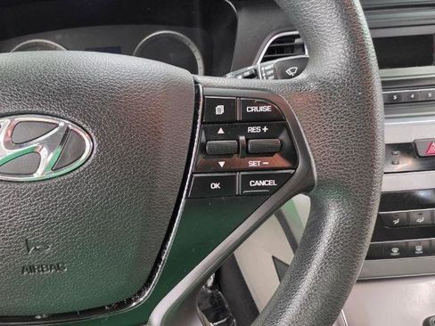 Used 2015 Hyundai Sonata SE FWD image 12